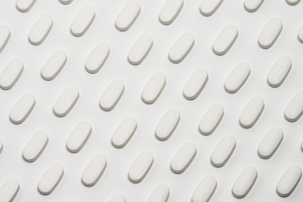 What is Anavar and what are its side effects?